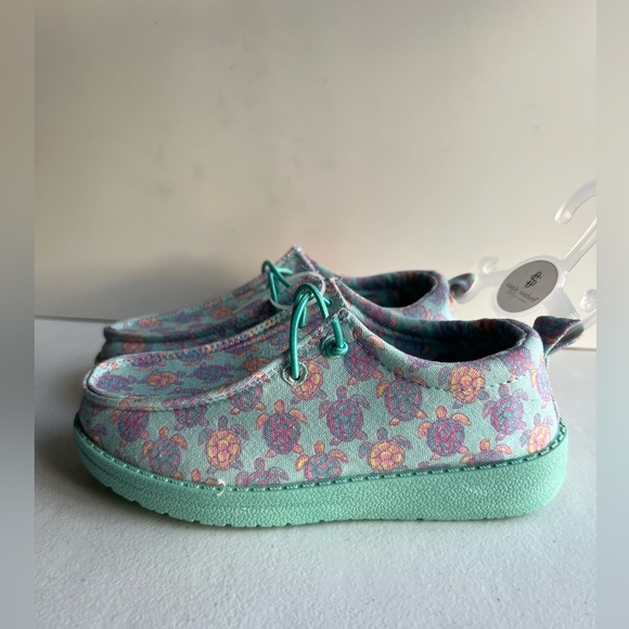 Simply Southern
Collection Youth
Slip On Turtle Green
Shoes Girls 13 - Picture 3 of 13